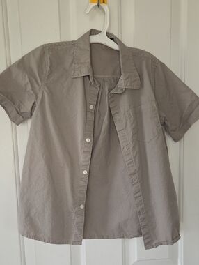Boy's Short Sleeve Button-Down Shirt in Gray